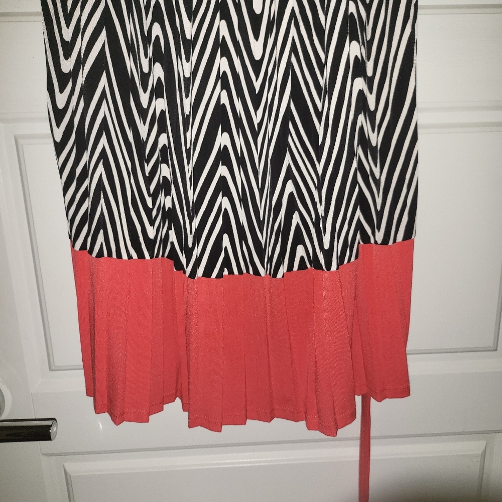 Studio I blk/wht dress w/red skirt & belt - Picture 3 of 5